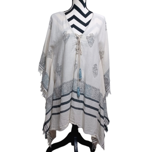 FARM Rio Sweaters - Anthropologie Farm Rio White Geometric Embroidered Aztec Tassel Cotton Poncho